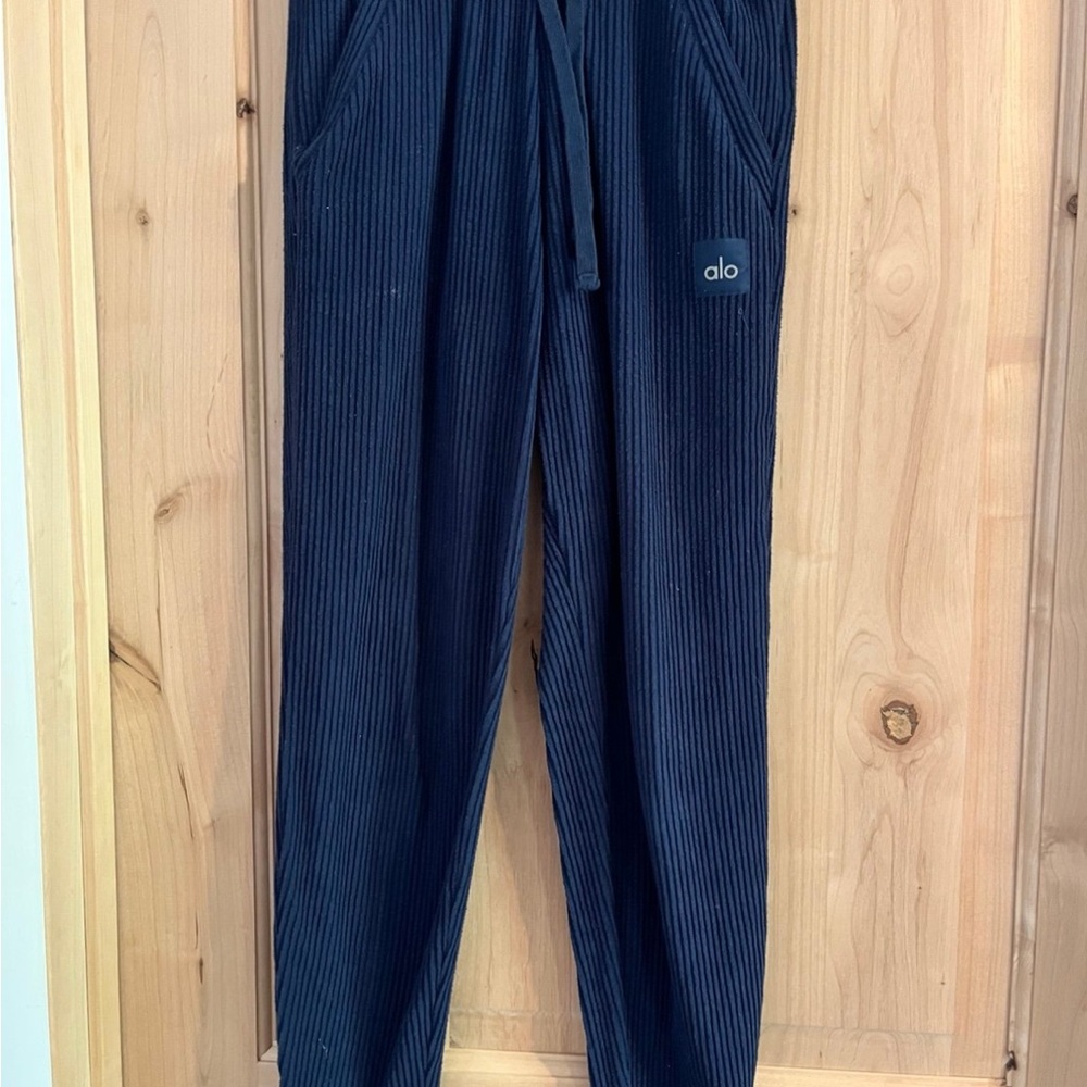 ALO Yoga women xs SET (sweater and joggers) navy blue